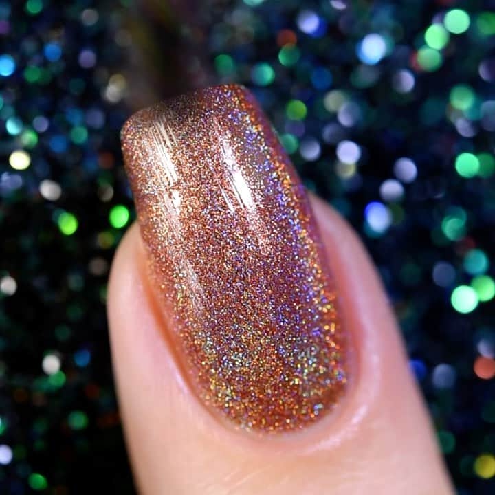 のインスタグラム：「Bow Polish - Paradigm, из осенней коллекции от @bowpolish , лак с ярко выраженной линейной голографией.」