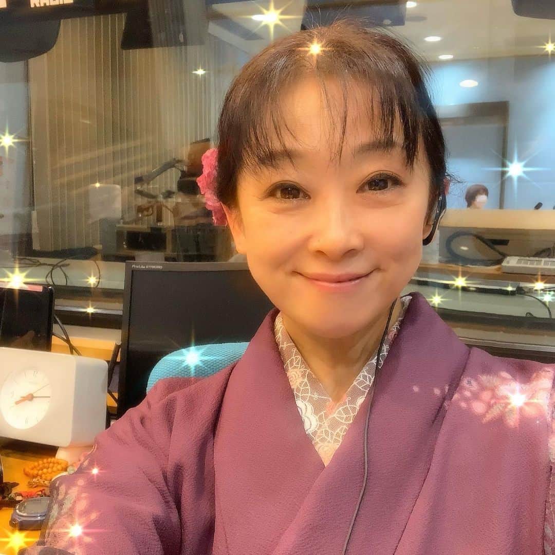 南かおりのインスタグラム：「あまーくゆるーく着付けてる（笑）とはいえ。  さすがにこの時間まで着てると帯周りがしんどくなってきちゃう💦  さて。かえりますかな。  いやー！しかし素晴らしい室生寺での森への贈り物コンサートでした！配信は明日朝からです。またブログに書くのでぜひとも見てほしいのです💕」
