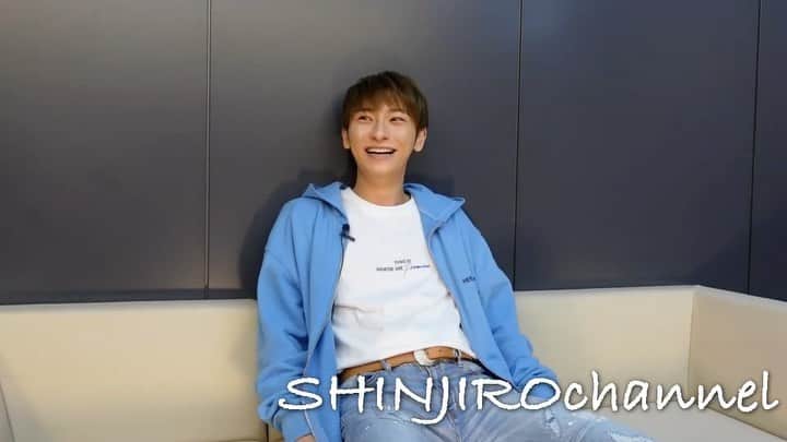 與真司郎のインスタグラム：「OPENREC  SHINJIROchannel更新しました✨  「横浜公演ありがとうございましたー！！」 (21:45〜公開予定)  ぜひチェックしてください👍  #與真司郎 #SHINJIROATAE #THISISWHEREWEPROMISE #カトシバメセン #緊張司郎 #今週末は福岡公演 #ツアーラスト楽しみましょう」