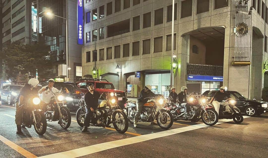 関川良さんのインスタグラム写真 - (関川良Instagram)「いつかのDogs🐕 🐩🦮🐕‍🦺 #harleydavidson #yamaha #knucklehead #evo #dyna #adress #gyro #sr400 #xs650 #motorcycle #harley #tokyo #japan #hancarmotorcycle」10月21日 21時41分 - ryosekikawa