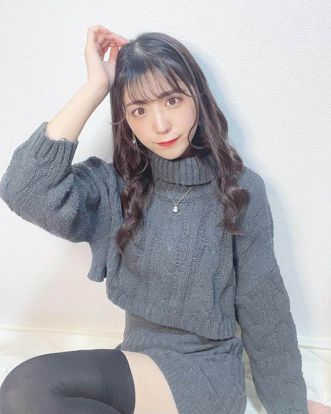 藤田みゆさんのインスタグラム写真 - (藤田みゆInstagram)「. ニット女子好きー？🧶💓  最近寒くてニットでも丁度いいくらいの気温だね！☺️  静電気を放ってるのでみゆに近づく時は気をつけてね⚡️笑」10月21日 23時21分 - miyu__mitsuha