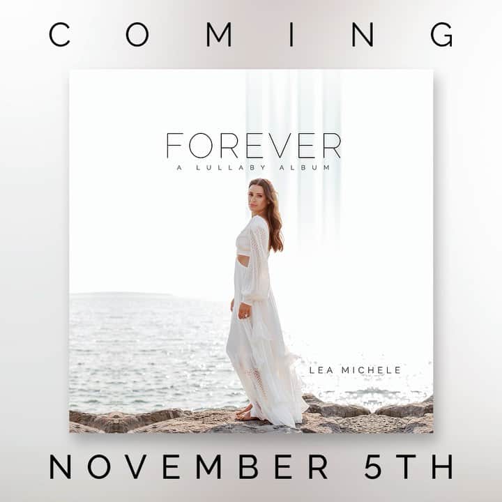 リア・ミシェルのインスタグラム：「Preorder for FOREVER is available now! Check the link in my bio! 🤍」