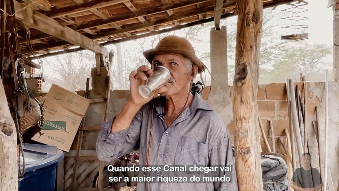 ジルマ・ルセフのインスタグラム：「Água para beber, para plantar e para saciar a sede dos animais: com investimento de R$ 4,62 bilhões, o Canal do Sertão Baiano vai chegar para melhorar a vida de 70 mil produtores rurais e mais de 1 milhão de brasileiros de 44 municípios. Além disso, as obras têm potencial para gerar 45 mil empregos diretos e indiretos. #JornadaDasÁguas」