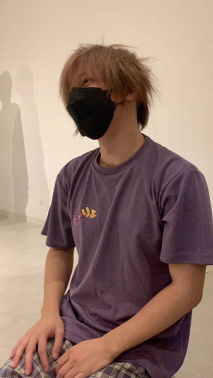 江田剛のインスタグラム：「birthday LIVEまでのカウントダウン5 日目😄👍  今日はリハーサル中の動画を公開！😆✨  髪方どうしよっかな〜？🤔  #江田剛  #birthday #LIVE  #1024  #カウントダウン #3 #リハ #映像 #0pm」