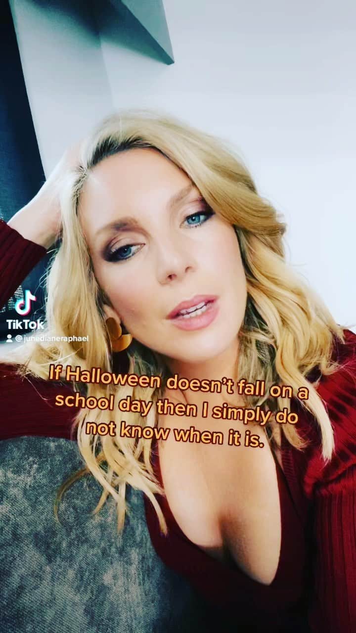 ジューン・ダイアン・ラファエルのインスタグラム：「My children ask me every day when Halloween is … and every day I struggle.」