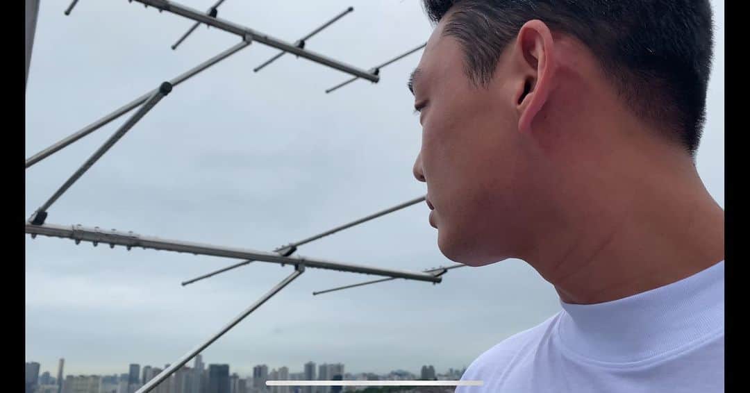 のインスタグラム：「그랬대. 그래서 그랬대. 그래서 그렇게 그랬대. 그렇게 그런데 그것들 그대로 그렇게 그러면 안되는 거잖아.」