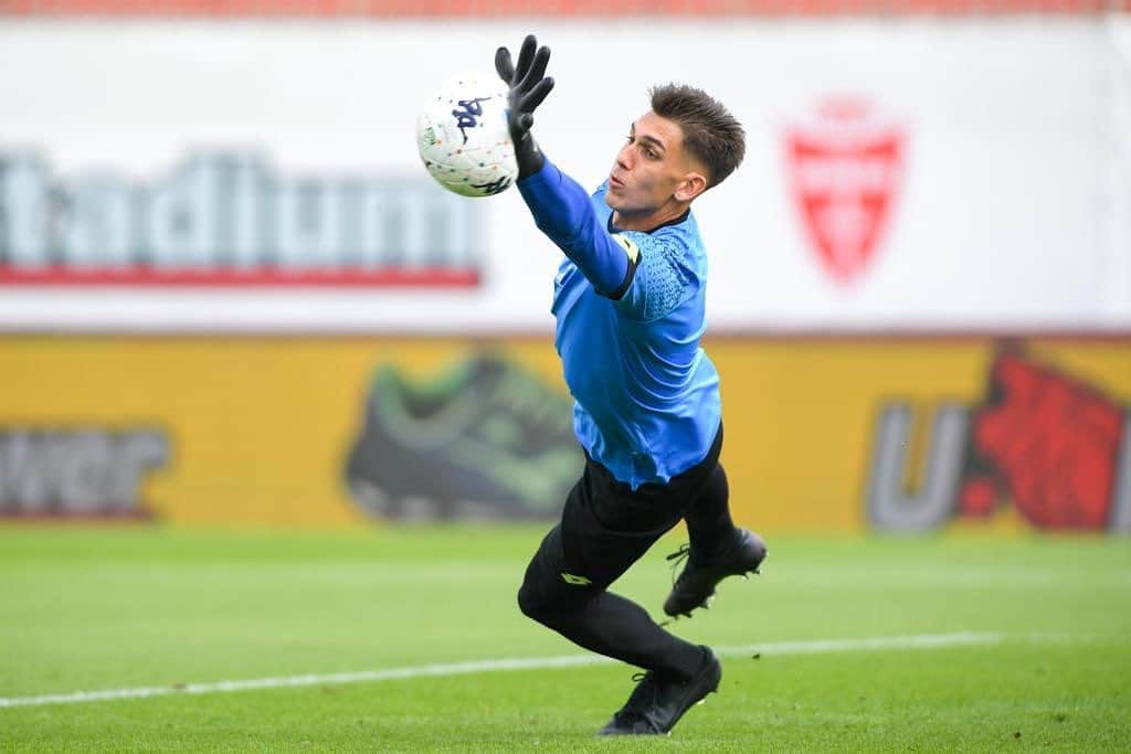 ダニエレ・ソンマリーヴァのインスタグラム：「Be brave #goalkeeper」