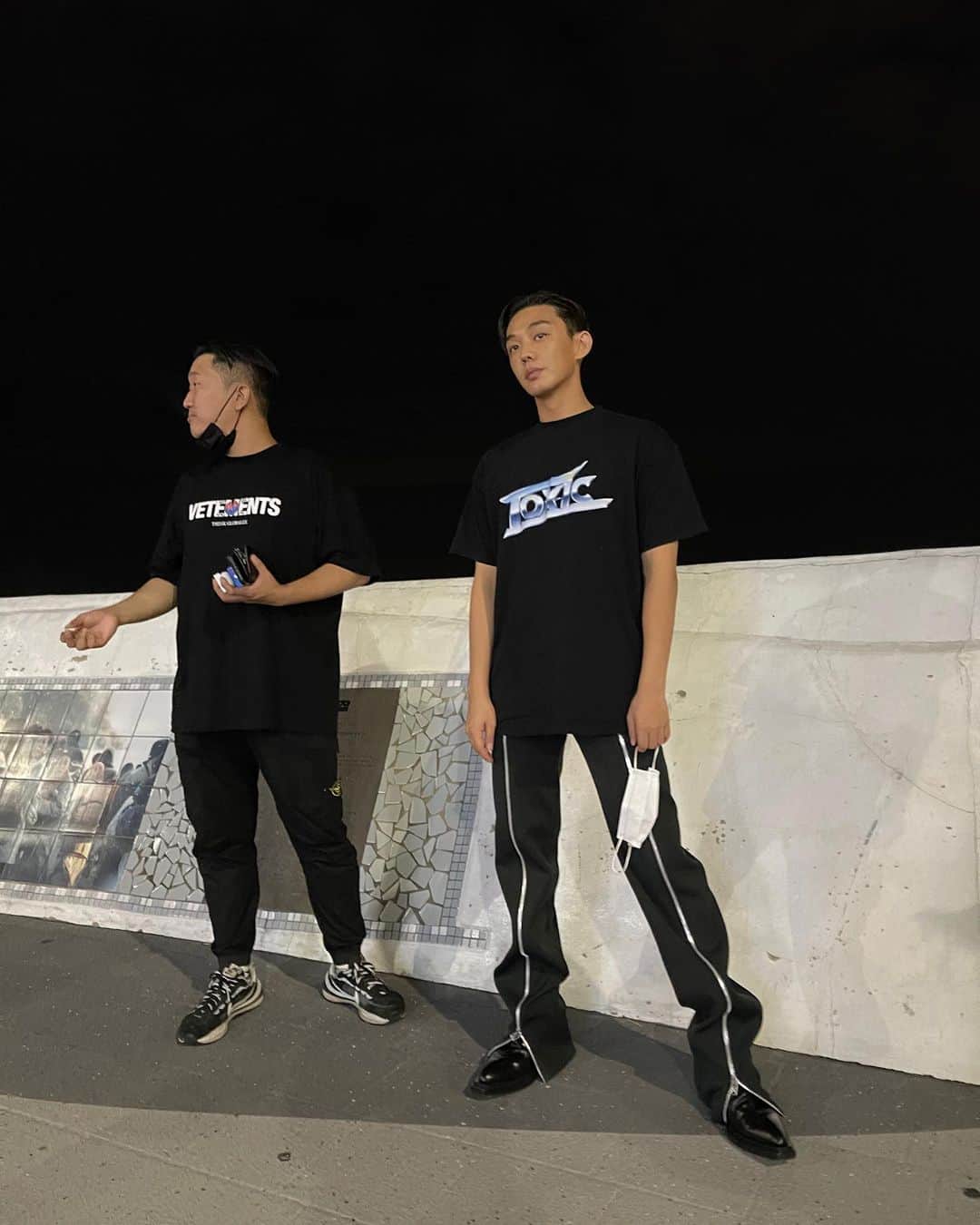 ユ・アインのインスタグラム：「사진보다 오만배 더 귀엽고 멋있는 종훈아 네가 내 어쭙잖은 말장난에 웃어줄 때 나는 내가 아닌 것이 되러 어디론가 가는 정신 빠진 길 위에서 조금 덜 외로울 수 있어. 고마워. 그리고 언제나 솔직한 너에게서 많은 것을 배운다. 더 많이 혼내줘. 정신 바짝 차리게. 지각은 좀 봐줘. 내가 더 노력할게.🤡」