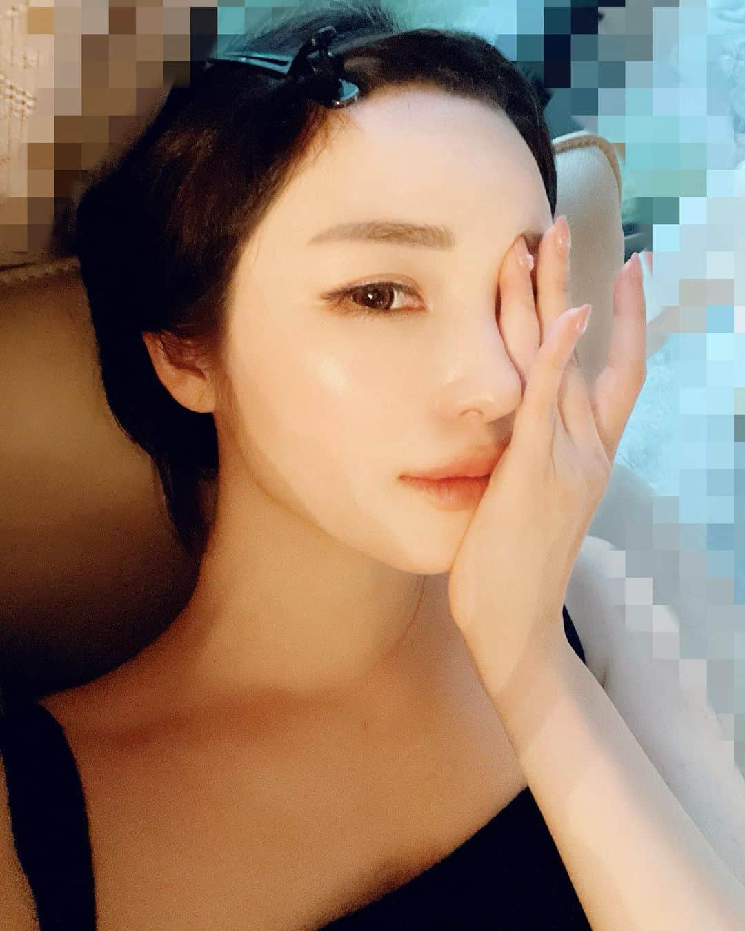 のインスタグラム：「最近、艶が止まらない💎  AKエッセンス  話題の美容液使ってるよ💓  会う人会う人に 肌が綺麗になった✨✨って 褒めてもらえます😌  #Akessence  #NMN」