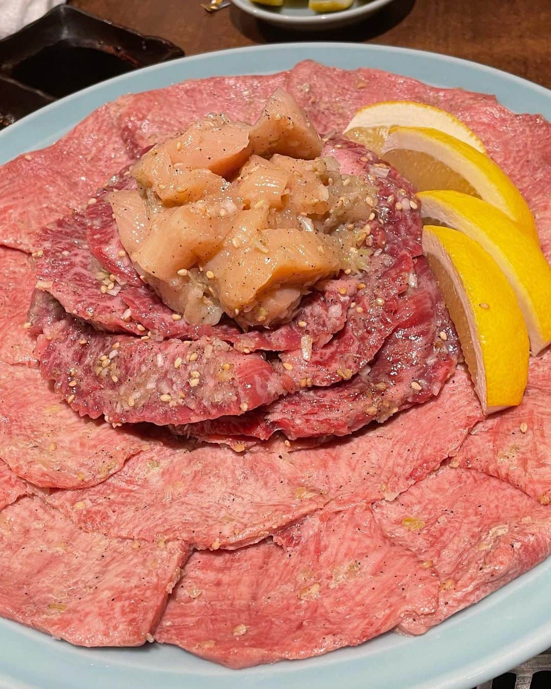 MAYUさんのインスタグラム写真 - (MAYUInstagram)「. 仲良しなみんなで静龍苑に行ったんだ〜🥩！ ここのタン本当に美味しすぎるっ🤤 . だんだん私の顔が真っ赤になっていくのがポイントです🤣❣️ ４枚目のお肉は斜めにしすぎてタレがこぼれてる。。 ユッケもとろとろで美味しくて、愛でるような目で見つめております🥺 玉子スープも、プリンも、ぜーんぶ美味しかった🤤✨ . 気を使わない友達と美味しいもの食べるって幸せだよね❤️ . #焼肉#静龍苑#タン#ユッケ#静龍苑のタン#ゴルフ女子#ゴルフ好き#ゴルフ好きな人と繋がりたい#herlipto#golf#golfwear#golfstagram#golfgirl#golflife#yakiniku#seiryuen#japan#japanesefood#japanesegirl」10月22日 18時44分 - mayu.kina_golf