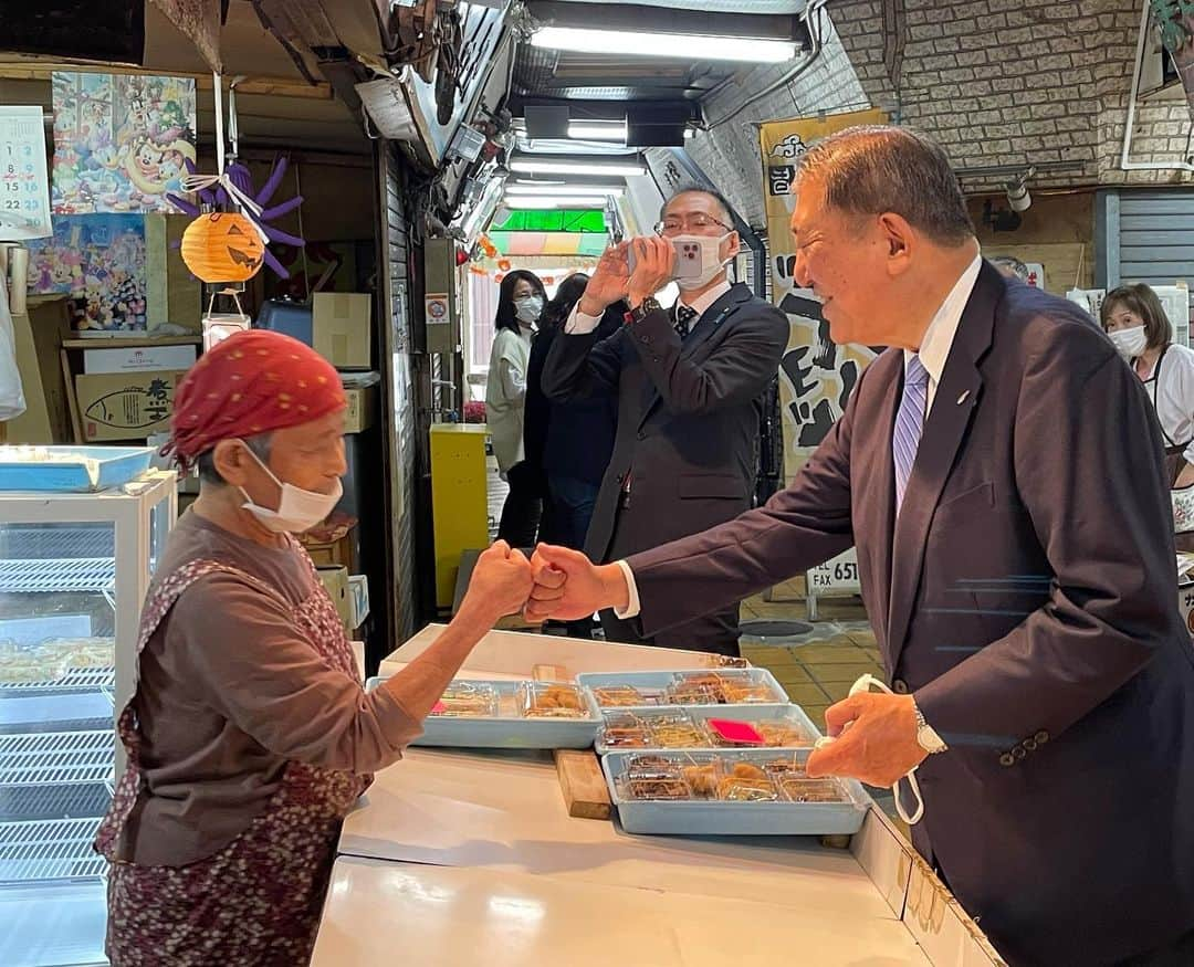 石破茂さんのインスタグラム写真 - (石破茂Instagram)「. 北九州市、三原朝彦候補の応援でお邪魔しました☺️ #北九州市  #三原朝彦 先生」10月22日 19時13分 - ishibashigeru