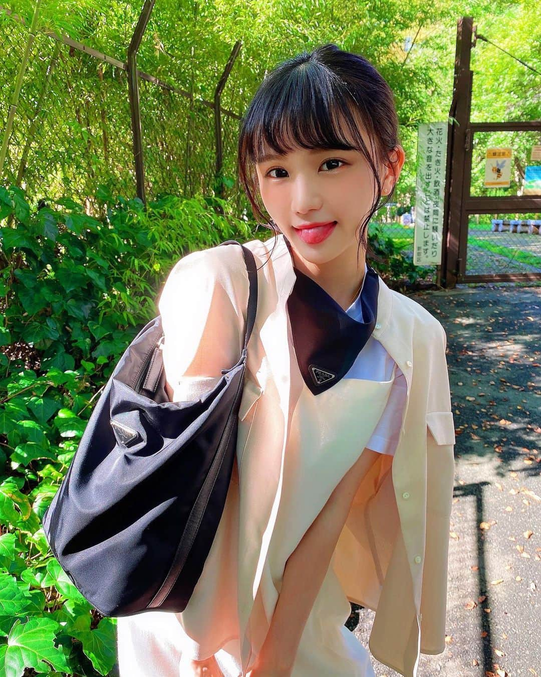 みもれもんさんのインスタグラム写真 - (みもれもんInstagram)「It's autumn clothes ∩ ^ ω ^ ∩ I'm going to shoot Halloween today!  ・ こんにちは〜🍋✌️ 少し前の写真です∩^ω^∩❤️ 今日は写真を撮りに お出かけしてくるょ✨！ 投稿されるのお楽しみにな⊂( ・ ̫・ )⊃三 ・ ・  #mimoremon #Japan #2021 #fashion  #インスタグラビア #みもれもん #ショートヘア #ボブ #黒髪 #黒髪ボブ #日本女孩 #prada #プラダ」10月22日 11時32分 - mimore_mon0929