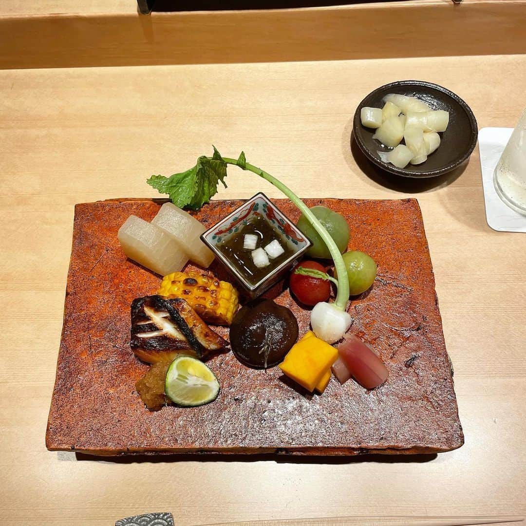 はんなさんのインスタグラム写真 - (はんなInstagram)「鮨 こしかわ🍣 . お寿司好きのお客様から教えてもらったお店😋 . 和食屋さんみたいな感じで お店の雰囲気もお食事もいいのはもちろん コスパがなにより最強🔥✨ . お客様もビックリしてた！！！笑 気づいたら予約困難店になってそう🥺 . ご馳走様でした❣️ . . .  #時差投稿 #キャバクラ #キャバ嬢 #キャバ #新宿 #歌舞伎町 #六本木 #大阪#水商売 #シャンパン #寿司#鮨 #鮨こしかわ #グルメ #赤坂 #赤坂グルメ #女子会 #すしすたぐらむ #vancleefarpels #dinner #instafood #dinner #instagram #instagood #instapic #instalike #followｍe #selfie #fashion #🍣」10月22日 12時33分 - hannna_0708