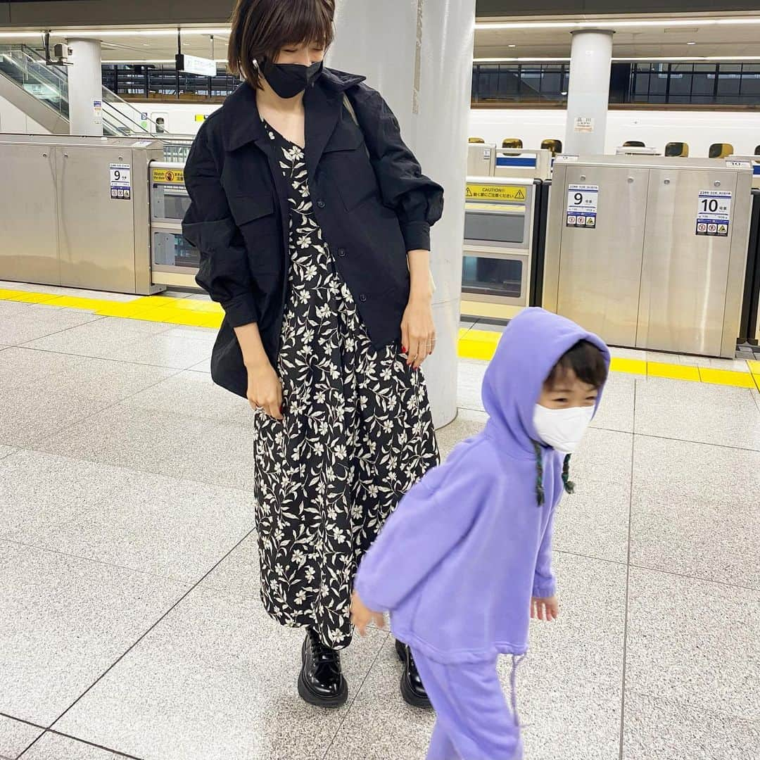 ヨンアさんのインスタグラム写真 - (ヨンアInstagram)「小さい頃から出張は一緒に行ってくれてる息子👦🏻いつまで一緒に行ってくれるのかな?チョコ🐶は友達のお母さんが見てくれる事になり感謝です🥲 気持ちが安心してるとお仕事も楽しく出来るので本当に周りに感謝しかない😭 今日から日曜日まで名古屋高島屋さんにいるので、会いに来て下さいね。。  待ってるよ❤️ #nagoya #popup #COEL」10月22日 12時35分 - youn1029