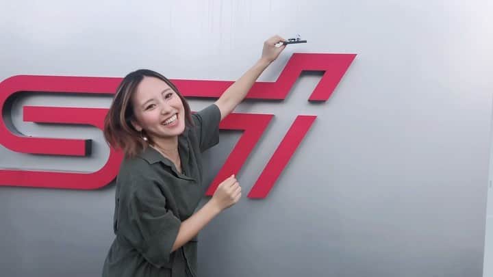 笠原美香のインスタグラム：「✅10月26日(火)発売✨ 京商ミニカーブックNo.8🚛💨  あれあれ❓ここはどこでしょう😆 ワクワクしちゃうこと間違いなしな最新号です☝️ 皆さんお楽しみにっ💕  #京商 #KYOSHO #京商ミニカー #ファミリーマート @kyosho_official_minicar_toys」
