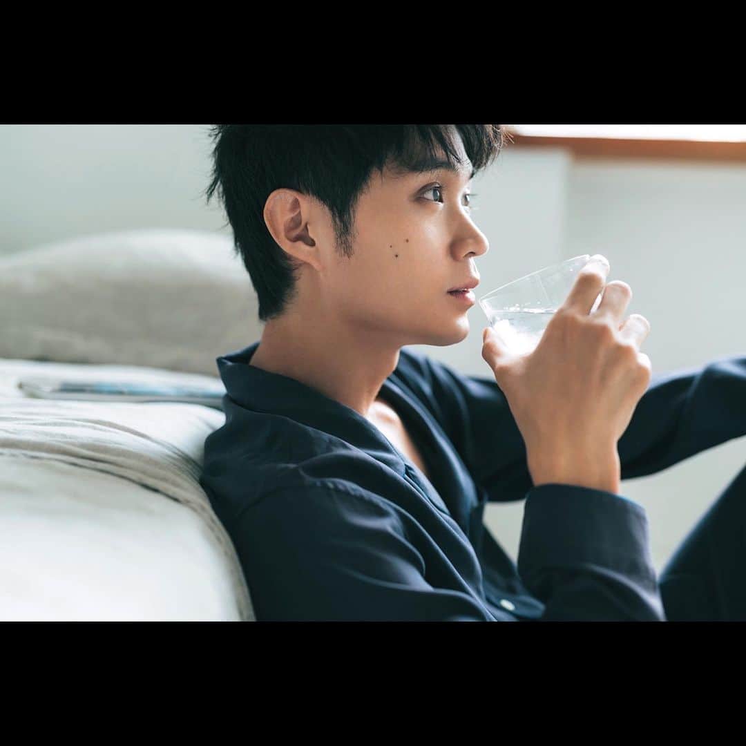 磯村勇斗のインスタグラム：「.  CanCam 12月号  ブレイクタイム☕️」