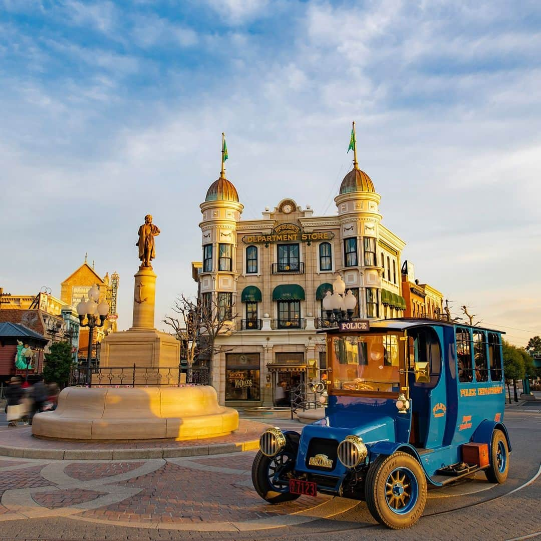 東京ディズニーリゾートさんのインスタグラム写真 - (東京ディズニーリゾートInstagram)「Time flows slowly. 夕陽をあびて #bigcityvehicles #columbuscircle #americanwaterfront #tokyodisneysea #tokyodisneyresort #夕暮れ #ビッグシティヴィークル #コロンバスサークル #アメリカンウォーターフロント #東京ディズニーシー #東京ディズニーリゾート」10月22日 16時05分 - tokyodisneyresort_official