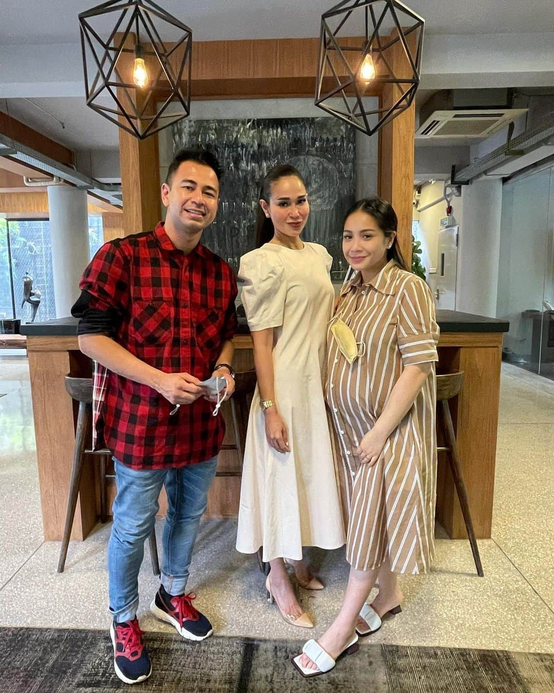 Raffi Ahmadさんのインスタグラム写真 - (Raffi AhmadInstagram)「Terimakasih Bu @loemongga Idola dan Panutan ❤️ Bismillah 🙏」10月22日 16時52分 - raffinagita1717