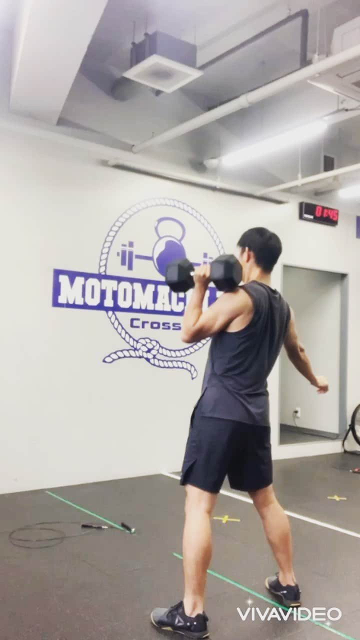 濱矢廣大のインスタグラム：「.  Today's Workout👍👍👍  12MIN AMRAP 5 Single Arm DB Hang Clean and Jerk 50/35lbs one side 5 Single Arm DB Hang Clean and Jerk 50/35lbs the other side 15 Air squat 20 Double Under  12分RXで7ラウンド＋5でした🤑  @crossfitmotomachi」