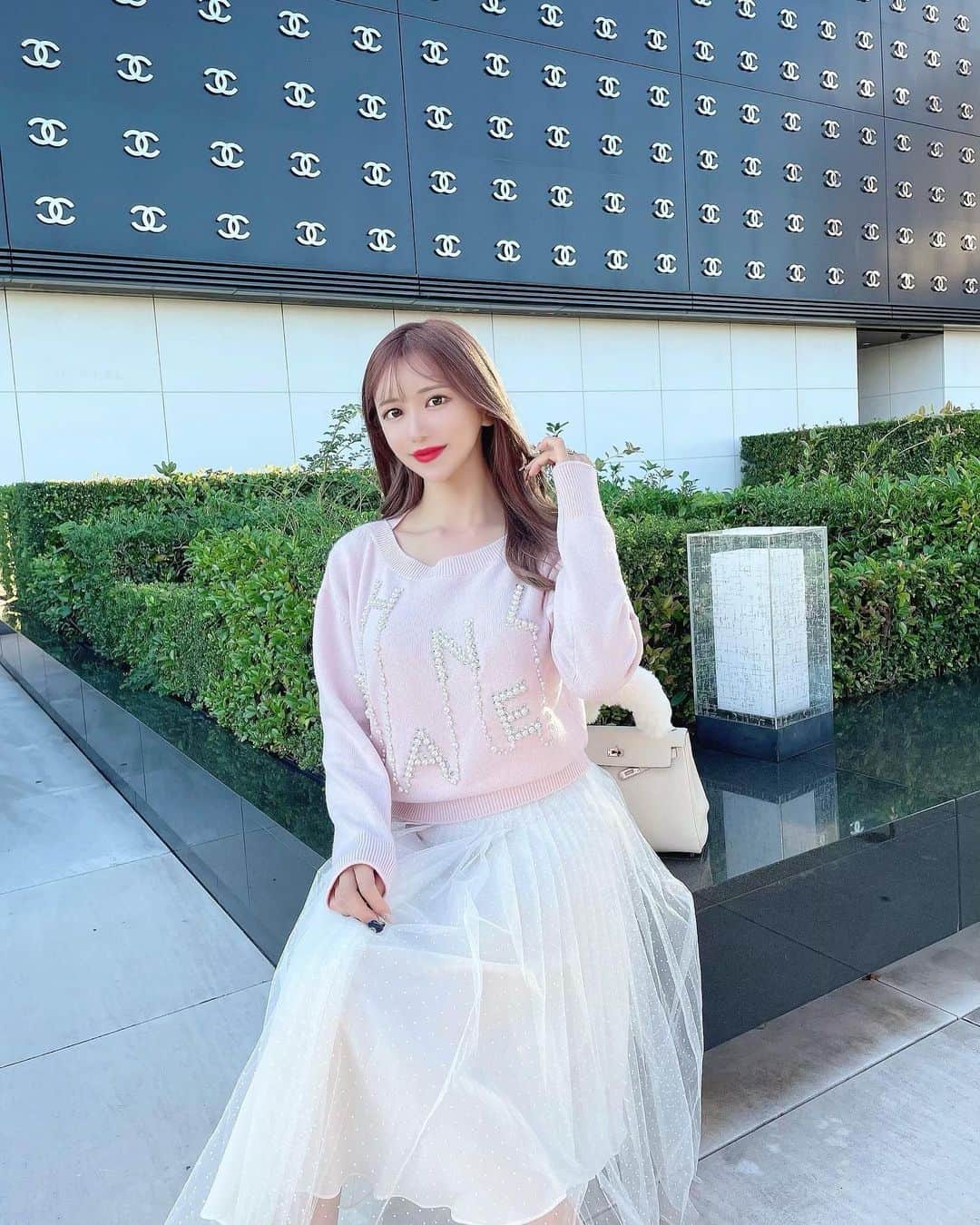 のインスタグラム：「ぴんくほわいとの組み合わせ🍑💕 ⁡ ..かわいい🤦🏻‍♀️🤦🏻‍♀😽️🤍 ⁡ ⁡ ⁡ #シャネル #CHANEL 🎀」