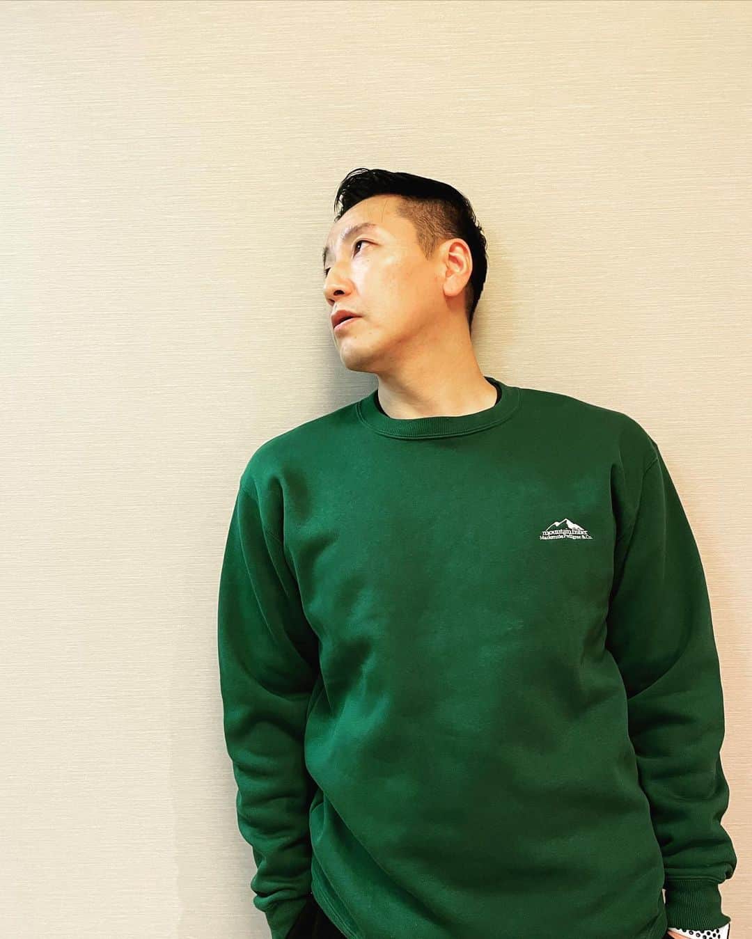 長田庄平のインスタグラム：「冬マストギアは Mackenzie pedigree のmountain fisher  暖かさMMM（トリプルエム）取得  着心地フェザーモーガン認定  #MP #Mackenzie pedigree #マッケンジーペテグリュー #mountainfisher #JOURNALSTANDARDrelume #ジャーナルスタンダード #チョコレートプラネット」