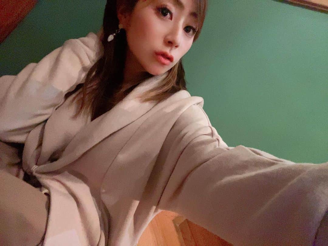 青木茉里奈のインスタグラム：「急に寒くなって、実家で秋冬のアウター引っ張り出した🧥🍂笑 早くも今年も残すところあと2ヶ月とちょっと。 頑張ろう🏋️‍♀️🏌🏼‍♀️ _ _ _ _ _ _ _ _ _ _ _ _ _ _ _ _ _ _ _ _ _ _ _ _ _ _ _ _ #golf #training #andperse #ecco #eyevol」