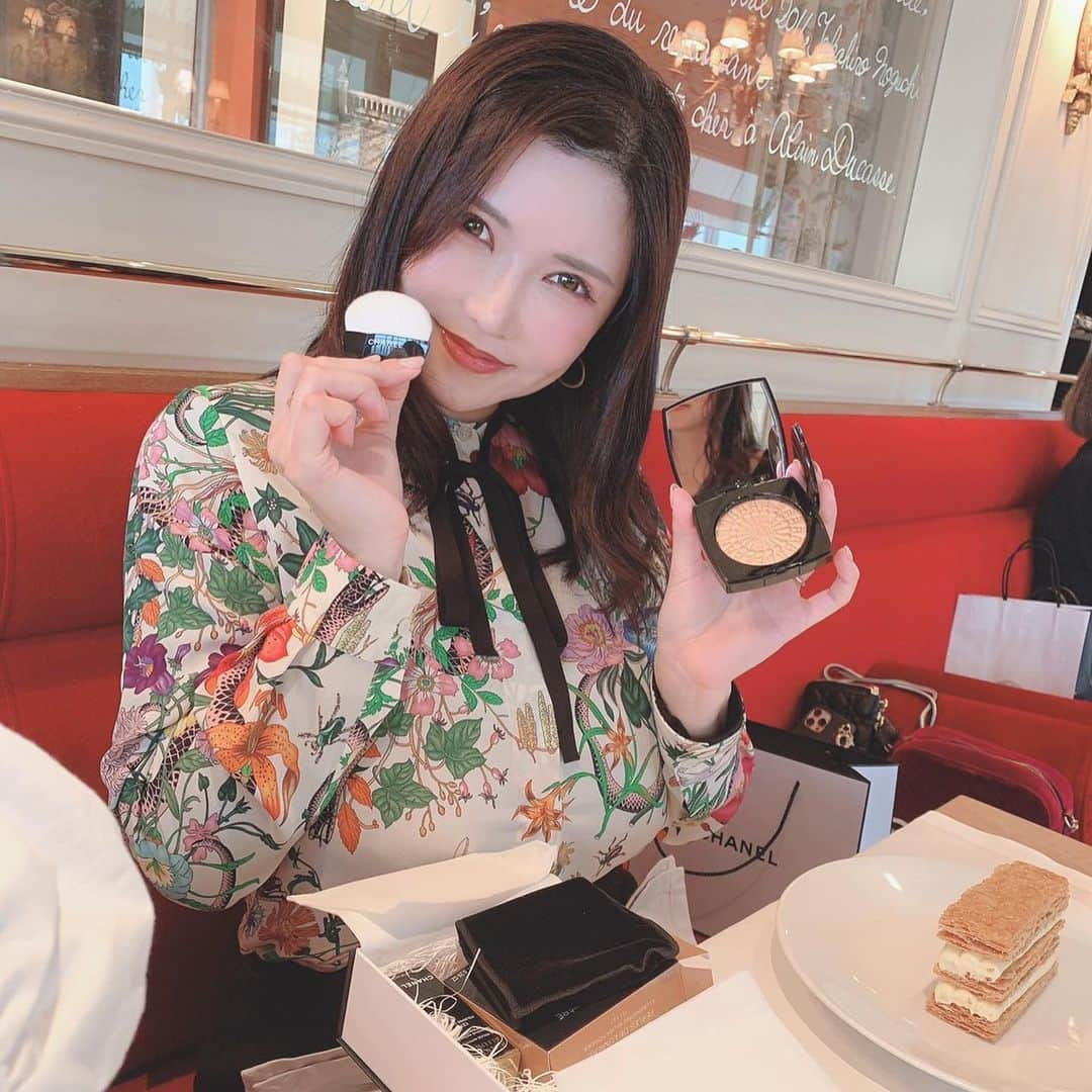 沖田杏梨さんのインスタグラム写真 - (沖田杏梨Instagram)「The beautiful friends celebrated my birthday at the very beautiful Omotesando restaurant @benoitjapan_restaurant💗　 The food was also very good😍 I love squid! I was healed by the aura of everyone's HAPPY feeling🥰 i can see they I have a good aura color. Chanel's new purple red lip matches to blue base skin so much and I was surprised!  they say they show my picture to Chanel clerk and asked for the best one✨ I'll use it carefully but too beautiful highlight to use❤️ Thank you very much for both lunch and presents💗💗  美女達がすごく綺麗な表参道のお店 @benoitjapan_restaurant でお祝いしてくれたよ💗　 ご飯もとても美味しかった😍 イカ大好き！ 皆んなHAPPYな感じのオーラに癒されました🥰良いオーラの色してました。 CHANELの新作パープル系のレッドリップがブルーベース肌にマッチングし過ぎてビックリ！店員さんに写真見せて聞いてくれたんだって✨使うのもったいないハイライトを大切に使います❤️ ご飯もプレゼントも本当にありがとう💗💗  #birthday #birthdaycake #birthdaypresent」10月22日 22時18分 - anri_okita