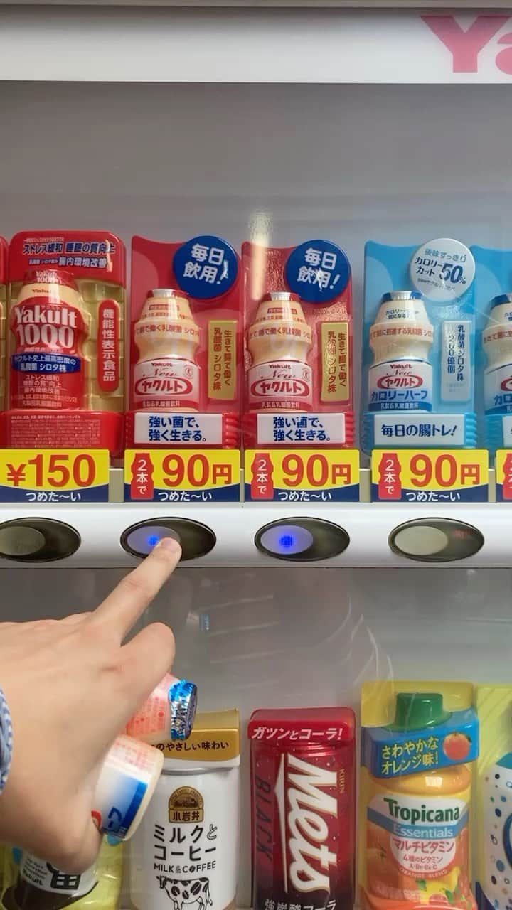 のインスタグラム：「10/22 大阪なんばHatch ツアー初日、大阪、ありがとうございました！ こんなライブがしたかった！そんな感じで、そう思えるくらい、めっちゃ楽しかったです！　強さと優しさ両方を大事にしていきたいです　初日からこの調子だと、どんどんすごいツアーになっていきそうです　次は名古屋！よろしくお願いします！  動画はお昼のヤクルトの自販機です」