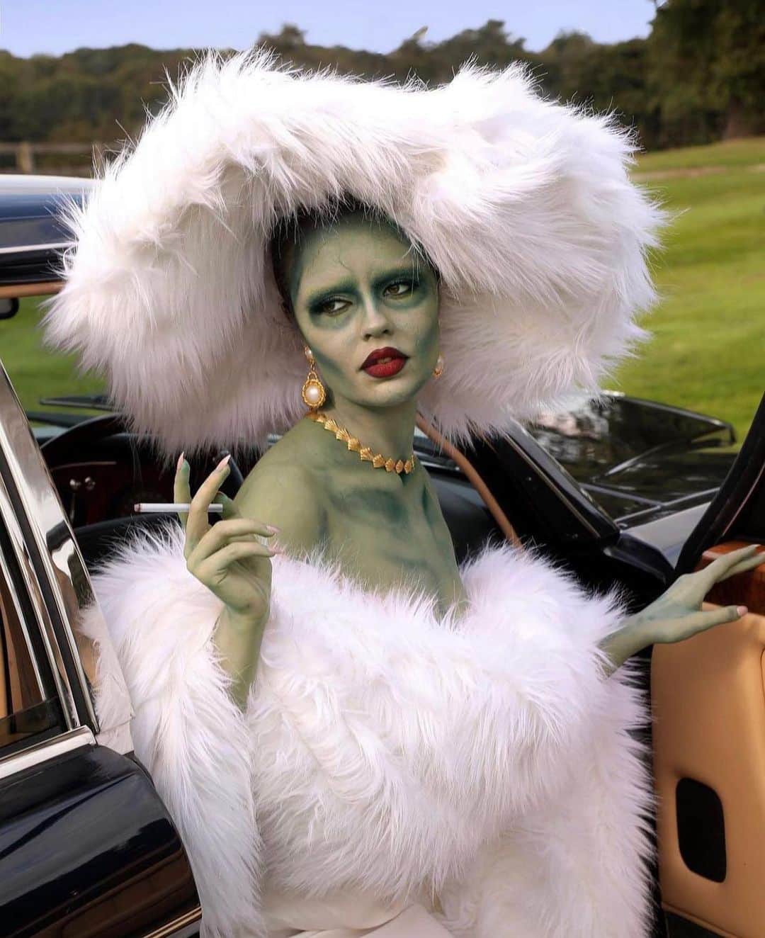 Fashion Climaxxのインスタグラム：「Sugar mummy of the after life 👻Perfection @beautyspock we are obsessed 🔥 makeup by: @carlysfx @lilbeaurae . . . . . #halloweencostume #halloween #halloweenmakeup #halloweenmakeupideas #halloweenmakeuplooks #halloweenmakeupartist #halloweenmakeuplook #halloweencostumes」