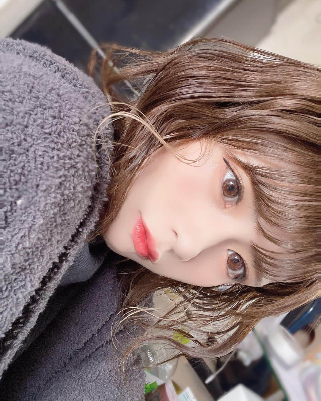 佐藤まりんのインスタグラム：「. モコモコないと生きてけん… 秋どこいった………… . . . roomwear #uniqlo  . . .」