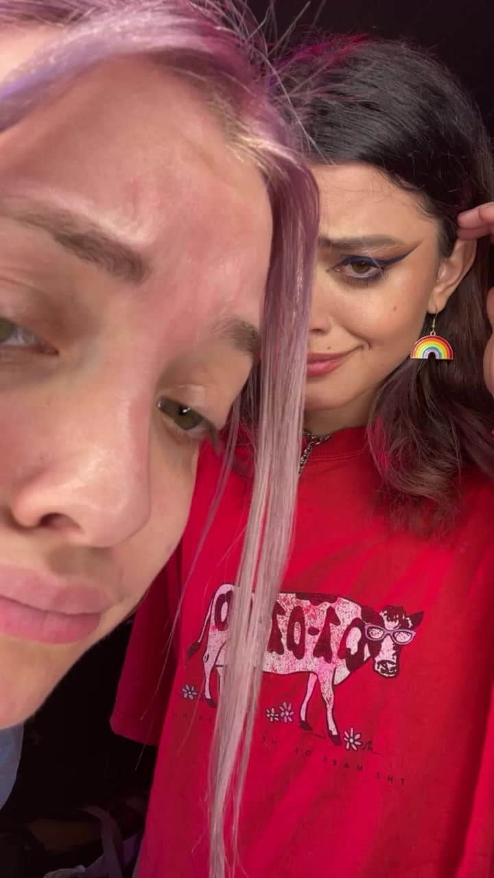 HEY VIOLETのインスタグラム：「heyviolet.veeps.com」