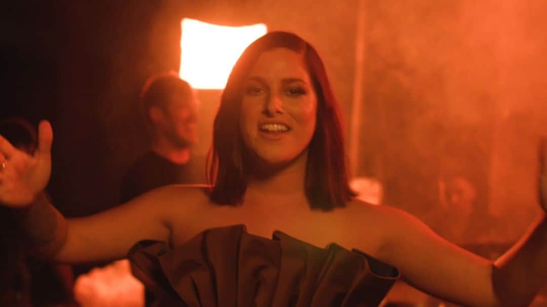 のインスタグラム：「I still get so excited to film music videos and this one was no different. If you haven’t yet, watch the #THRIVE official music video now!」