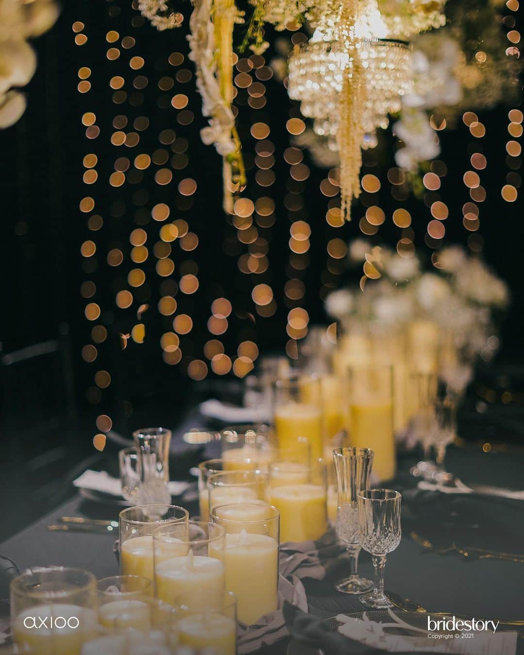 ジェシカ・イスカンダルさんのインスタグラム写真 - (ジェシカ・イスカンダルInstagram)「Fairy lights, orchids, roses, crystals, and chandeliers as romantic as I imagine my intimate dinner with my closest one by @kalaweddings decoration, @glowlightpro lighting, and @viptent.decorations black covering tents 🖤  Exclusive Media Partner @thebridestory  Venue @ayanajakarta  Wedding Organizer & Wedding Stylist @by.hilda  Photography & Videography @axioo @joe.setiawan @dimarbrata Decoration @kalaweddings Lighting @glowlightpro Invitation & E-Motion @papeworks  Wedding Cake @ivoirecakedesign  Live Streaming @golive.moments  Florist @il.fiore  Entertainment & Sound @luxevoirid MC @jhonyjohannis Tent @viptent.decorations Jessica's Makeup @winnieneuman  Jessica's Haido @ardndut Jessica’s Bridal Robe @cynthiatan__  Jessica’s Dress and Attire @monicaivena Fabric @anggrekbusanacouture @fabricsocietystore Fashion Styling @fayefliu @theclique.hk Wedding Shoes Ceremony @stuartweitzman Wedding Shoes Dinner @thangshoes  Vincent’s Dress and Attire @agusslim Vincent’s Shoes @mariominardi_official Family’s Dress and Attire @cynthiatan__  Family's Tenun Attire @batikconceptstore  Favors & Gifts @alienobjects Wedding Ring @franknco_id Jessica's Mom & Sister Makeup @wendramakeup Vincent's Mom & Sister Makeup @jessyjoymua #MrAndMrsVerhaag #MrAndMrsVerhaagXBridestory」10月23日 0時25分 - inijedar