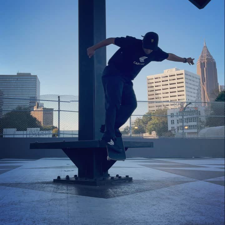 ケビン・ホーフラーのインスタグラム：「Black Box 📦 ATL #SkateboardingIsFun」