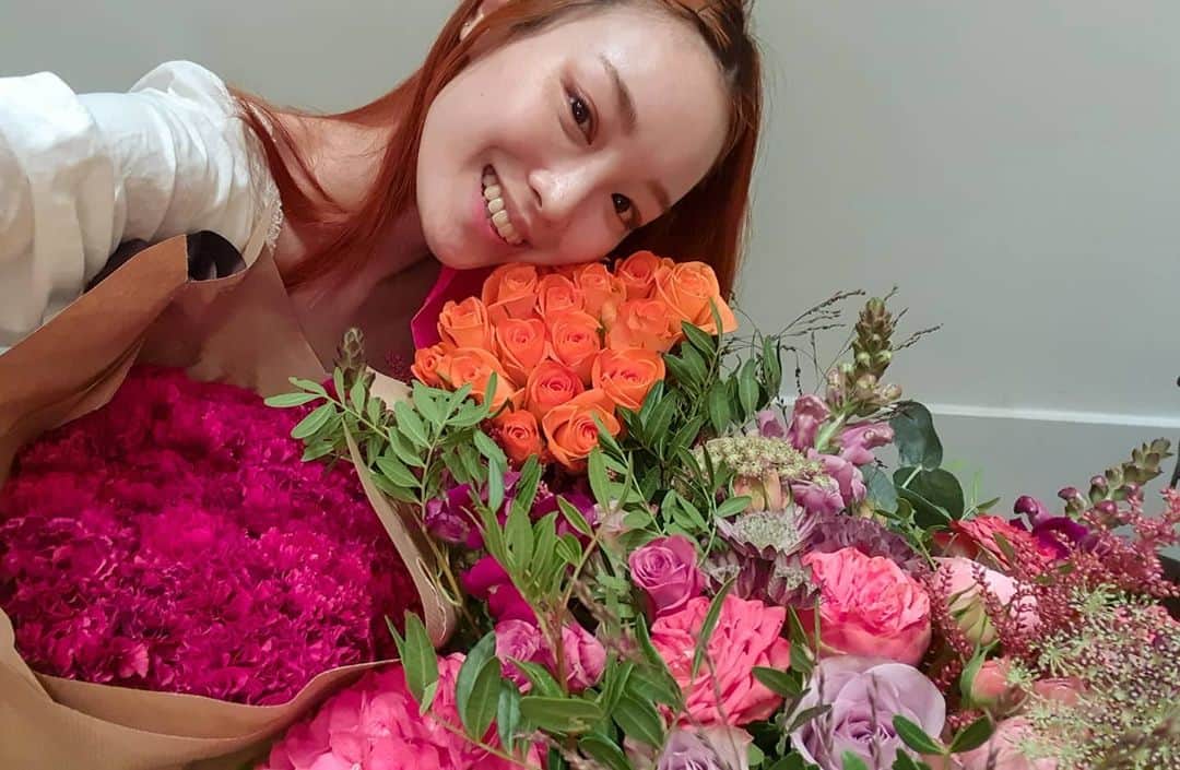フェルナンダ・リーのインスタグラム：「Thank you!! 🌹⚘🌷🌸🌼🌺🌻」