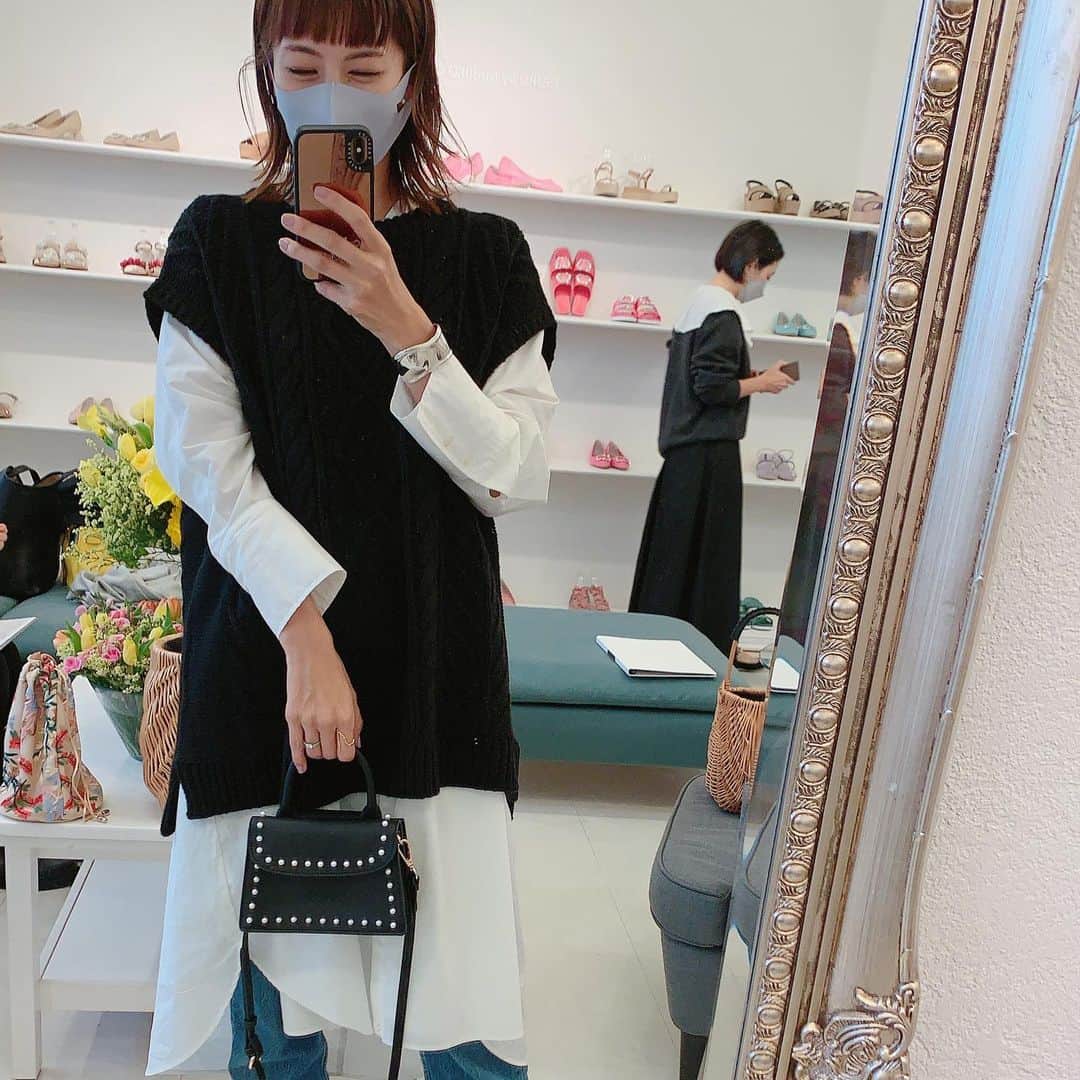 安田美沙子さんのインスタグラム写真 - (安田美沙子Instagram)「おはよう☀  いつかの写真。 みんなで、さとちんのお誕生日ランチしました❤️ 話し足りないくらい盛り上がり。。10/30.31にフリマをやろうとなりました☺️✨ お時間のある方はぜひ。。 詳細は、ストーリーに載せます！  そのまま、お迎えまでの30分だけ　@tsurubymarikooikawa の展示会へ❤️  既に春の気分！靴も可愛いし、バッグも可愛いし。。。 楽しい楽しい女子会でした🌸  #lunch #tsuru #exhibition  #girlstalk #shoes #bag」10月23日 8時01分 - yasuda_misako