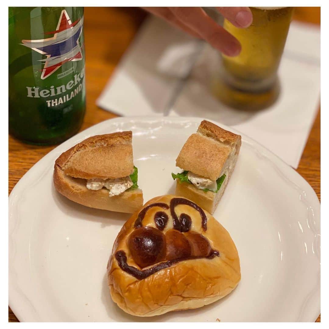 大和悠河さんのインスタグラム写真 - (大和悠河Instagram)「Hokkaido donguriの焼きたてアンパンマンクリームパンと揚げたてあんドーナツ😁 美味しいー！(😅wwあんぱんマン何故か三角でゴメン！)うん！やっぱり水と粉と乳がいいからかなー🤔 アンパンマンのパンの中はなんとカスタードクリーム😄 北海道で食べるパンはとっても優しくて癒されます☺️ . . . . #大和悠河　#yugayamato #donguri #どんぐりパン #札幌パン屋 #札幌グルメ  #札幌カフェ  #北海道　#ぱん  #paul #カマンベールチーズ  #プロシュート #ハイネケン　#ハイネケンワールドデザインボトル #はいねけん  #heineken #hokkaido  #hokkaidofood  #donguri #アンパンマン　#あんぱんまんパン  #あんぱんまん　#アンパンマンパン  #アンドーナツ　#あんドーナツ  #あんどーなつ  #どんぐり」10月23日 10時20分 - yugayamato