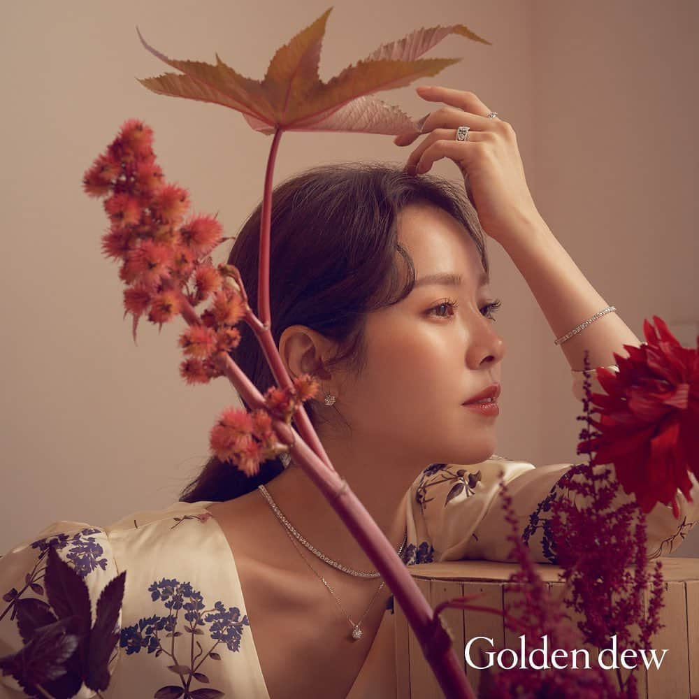 ハン・ジミンさんのインスタグラム写真 - (ハン・ジミンInstagram)「. Goldendew 2021 Giverny collection 🥀💎🍁 . #골든듀 #goldendew #💜 #💍」10月23日 11時00分 - roma.emo