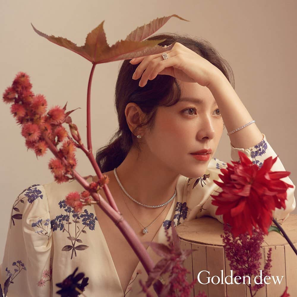 ハン・ジミンさんのインスタグラム写真 - (ハン・ジミンInstagram)「. Goldendew 2021 Giverny collection 🥀💎🍁 . #골든듀 #goldendew #💜 #💍」10月23日 11時00分 - roma.emo