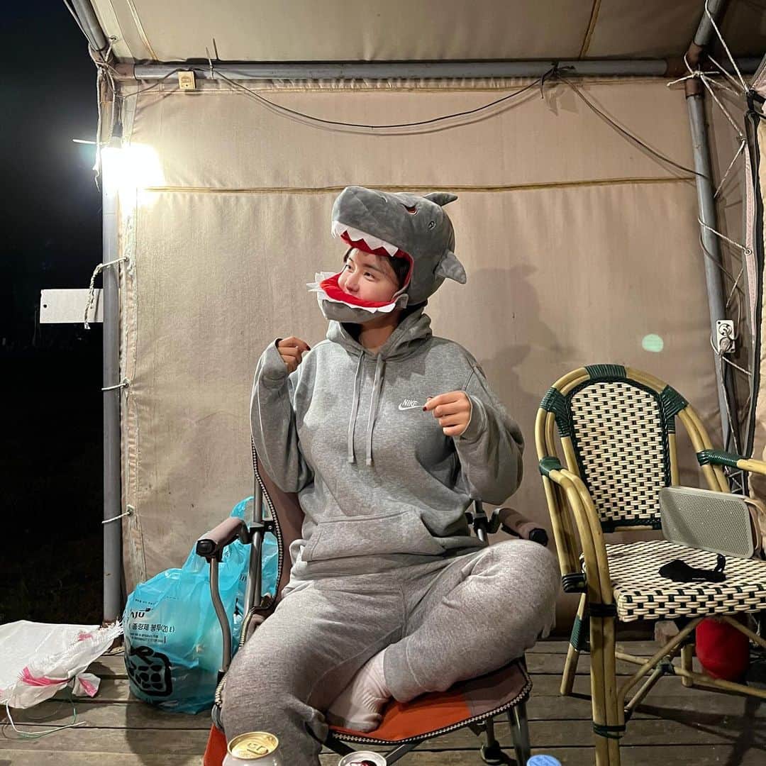 リュ・ジヘのインスタグラム：「새벽골프 갔다가 찜질방 글램핑@ 오! 오랜만에 힐링~ 좋은 사람과  #글램핑 #추억 #가을」