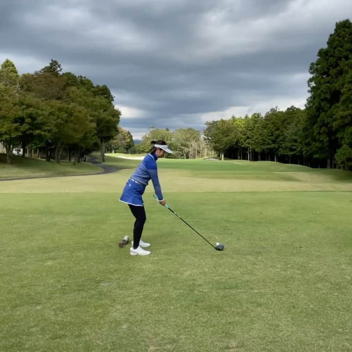 のインスタグラム：「. 前日太平洋クラブ御殿場コースに行ってきました🥺💖 念願の太平洋🥺 何もかも最高でした！ にしても、難しかったなぁ笑 . うぇあは @descentegolf  あやのカラー💙💙💙💙💙 . #golf #golfswing  #golfer #ゴルフ #ゴルフ女子 #ゴルフスイング #ゴルファー #女子ゴルファー #ゴルフ練習 #あやゴル #ゴルフ場 #골프  #女子ゴルファー #デサントゴルフ #골프스윙 #デサント #御殿場 #太平洋クラブ御殿場コース #ブルーカラー」
