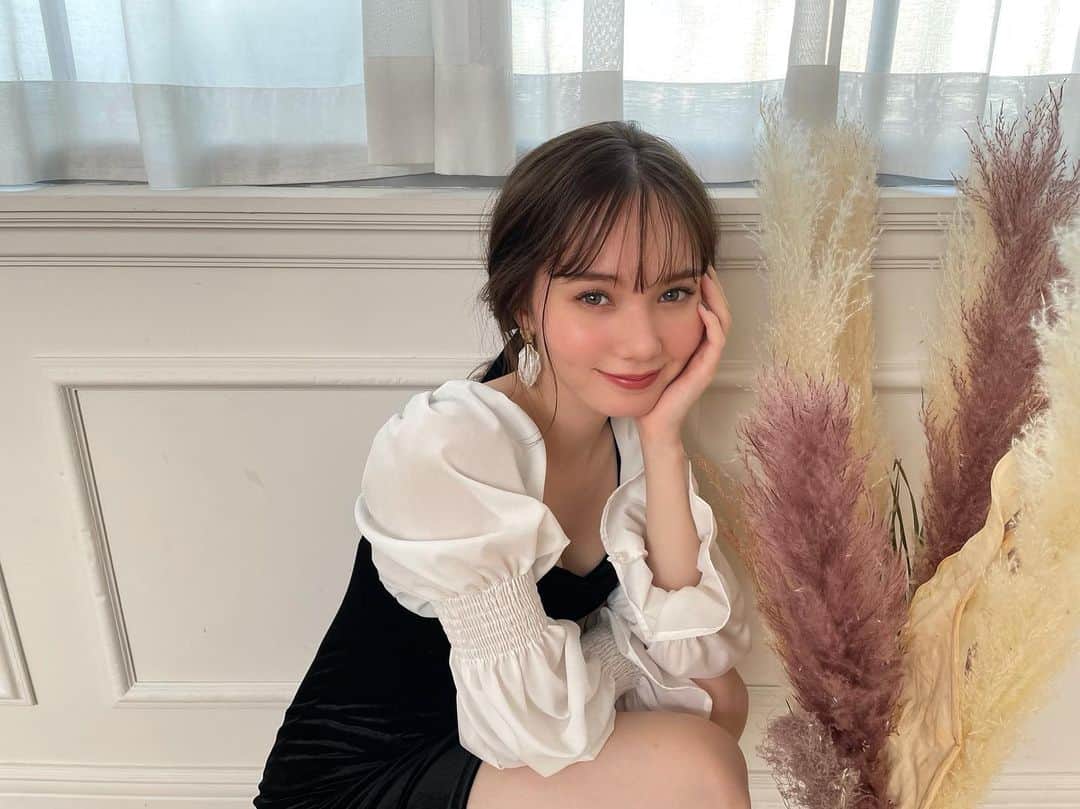 マーシュ彩さんのインスタグラム写真 - (マーシュ彩Instagram)「今日天気がいいから外に出たけど、 寒くて１秒で家に戻りました🥀」10月23日 22時07分 - ayamarshofficial