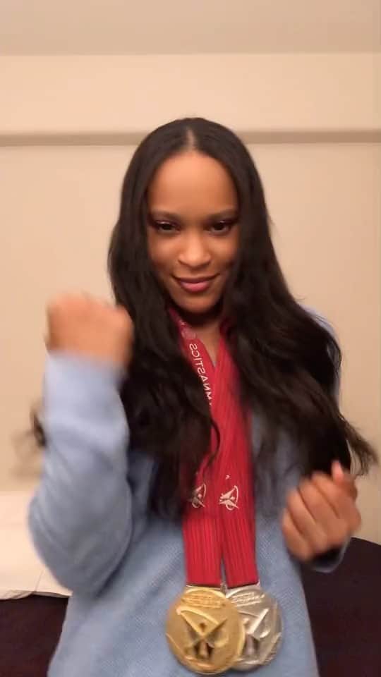 レベッカ・アンドラーデのインスタグラム：「Depois do malvadão vem o close hahah! Obrigada a todos pela torcida e vamos que amanhã tem mais!  To muito feliz!🥇🥈❤️💪🏽🙏🏽」