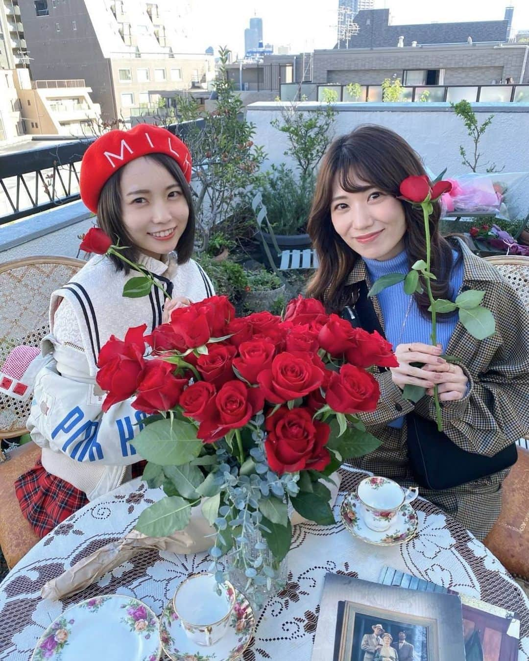 一劍浣春秋のインスタグラム：「山岸逢花真是大家的好朋友。  #山岸逢花  #戸田真琴 #戶田真琴 #一劍浣春秋」