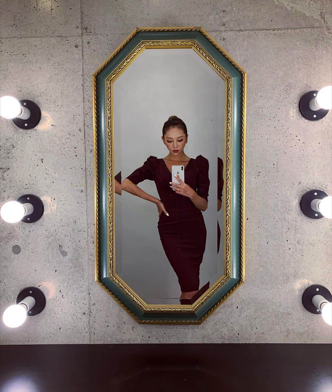 のインスタグラム：「新作のボリュームスリーブワンピ♡ COLOR DRESS @colordressginza   袖のドレープが素敵な一着♡ 背中開きで一粒パールボタンなのもかわいい💋  新作なのでまだ発売されてないけど 発売されたら報告しますね🤍 ───────────────────────── #ボリュームスリーブ#ボリュームスリーブワンピ#シンプル#大人ワンピ#マキシワンピース#ドレス#dress#新作#小顔効果」