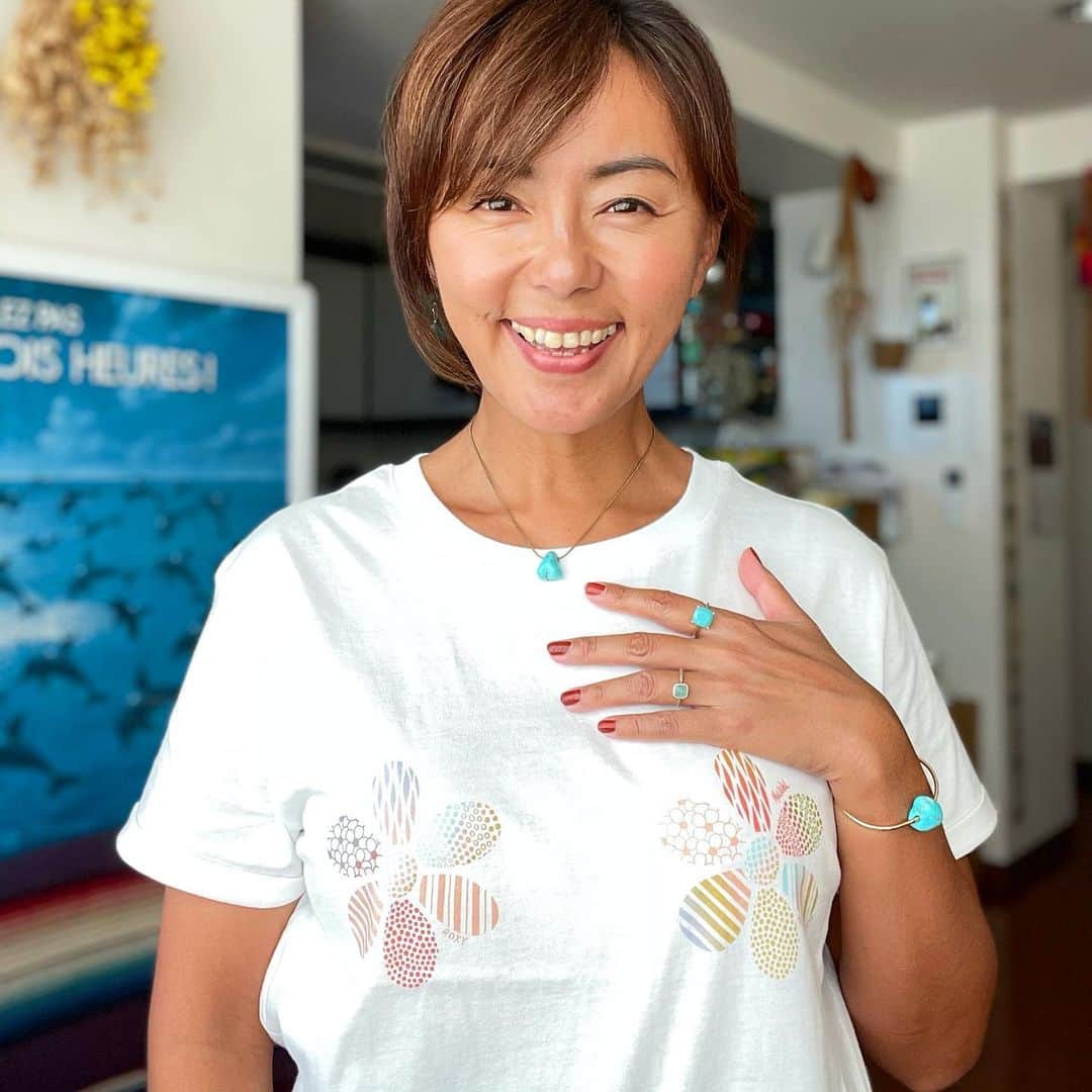 田中律子さんのインスタグラム写真 - (田中律子Instagram)「毎年乳癌の啓蒙活動を行っているROXY🏄‍♀️🌞✨  今年は、世界中の若い世代に、教育やアートを通して、乳癌に関する啓蒙や支援をする活動を行っている　 @keepabreast  と一緒に女性を支えるためのTシャツをデザイン❤️Art :  @melkadel   Tシャツの売り上げは100%この活動を支援するために寄付されます✨  年に一回は必ず乳癌検診を受けよう🤙私も今年の検査も大丈夫でした👌自分の身体のケアも忘れずにね🙏  #roxyxkeepabreast  #roxyjapan #roxy #beachlife  #海のある生活」10月23日 16時23分 - ri2kotanaka