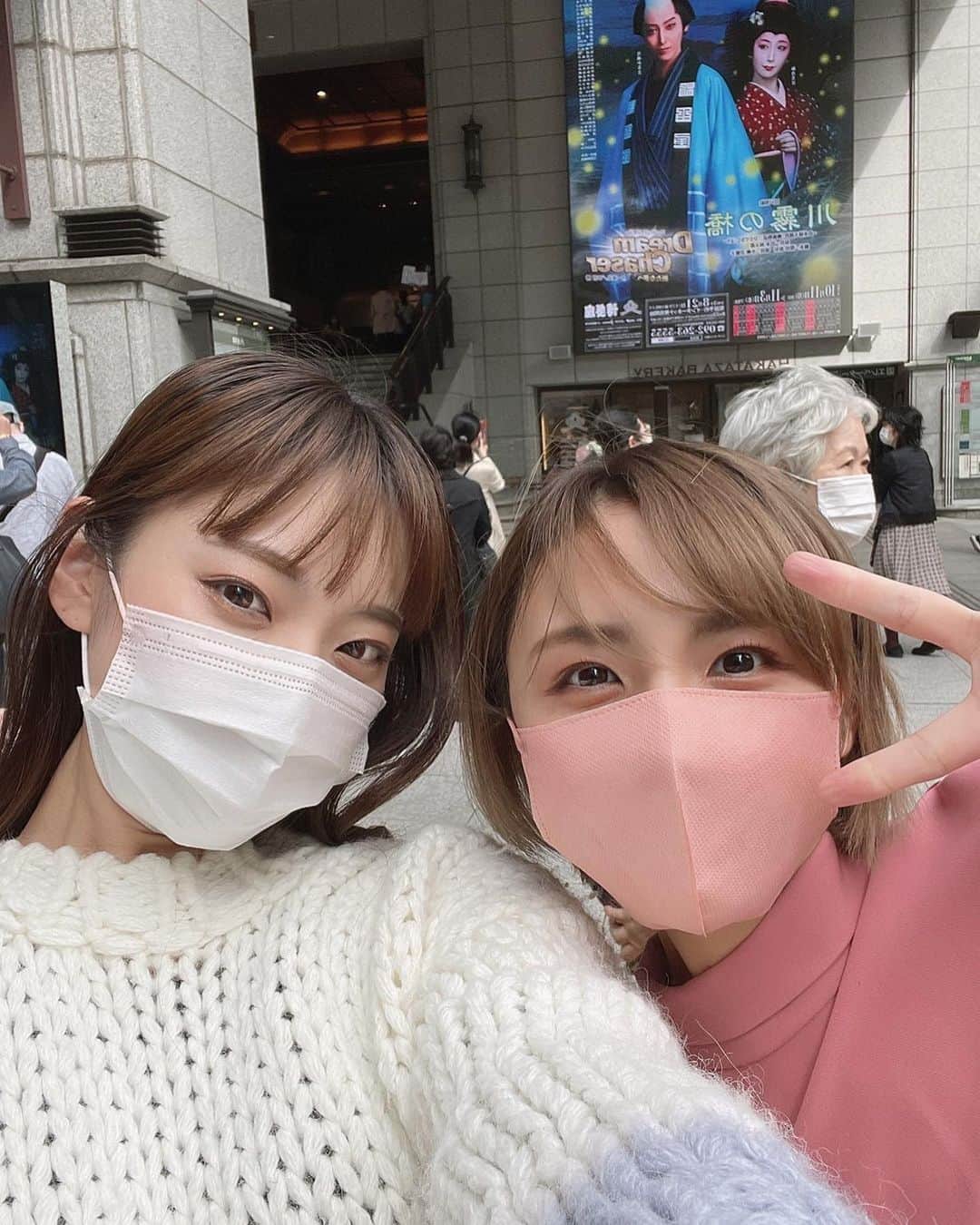 摩耶裕さんのインスタグラム写真 - (摩耶裕Instagram)「月組博多座公演🌙  #月城かなと さんと#海乃美月 さんのトップお披露目🥺✨ デュエットダンスがもう色々な表情があって本当に美しくてチャーミングで見惚れてしまいました🥺❤️ 大劇場公演のお披露目公演がすでに待ち遠しいです👑  お手伝いさせて頂いていた#晴音アキ さんのお芝居の小りんさんもショーも全部素敵でした✨エトワール美しい🥺💗  #柊木絢斗 はますます良いお芝居してくれるし面白い役者だし、ショーもカッコ良いしセンスが好きです💓 チケットありがと🧸 #蘭世惠翔 はショーでの影デュエット素敵だった🥺✨ 終わってからもさっさ#瑠皇りあ との2人の歌が頭の中でずっと流れてた♪  自分が出ていたショーを見るのはなんだか不思議でちょっと演出が変わったりしているのも新鮮でドキドキワクワクでした💗  りお#夏凪せいあ も最後まで楽しんで欲しいです☺️💓  こちらの公演も隅々まで観て楽しみましたし、私も更に頑張るパワー頂きました✨✨✨ 公演の前日からも終わってからも沢山ご連絡下さって私の方が嬉しくて幸せだった💓早く皆さんに会えるご時世になって欲しいなぁ🥺❤️  #月組 #博多座公演 #川霧の橋 #dreamchaser  #初めてファンレター書いた方 #鳳月杏 様 #素敵過ぎてため息  #大好き が増す #千秋楽の時お隣 で #宝塚人生最後のプレゼント  だと思ってる笑笑 #幸せ #102期 #最高の同期 #最高の仲間 💛💛 #椿ここ #ありがとう」10月23日 16時54分 - yutaka__maya