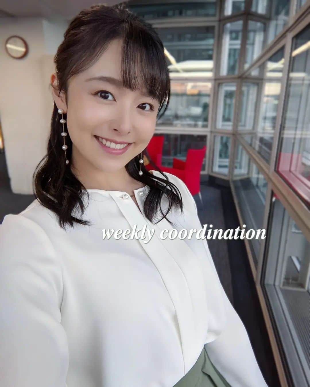 のインスタグラム：「. 一週間のおはよんの衣装です👗💍」