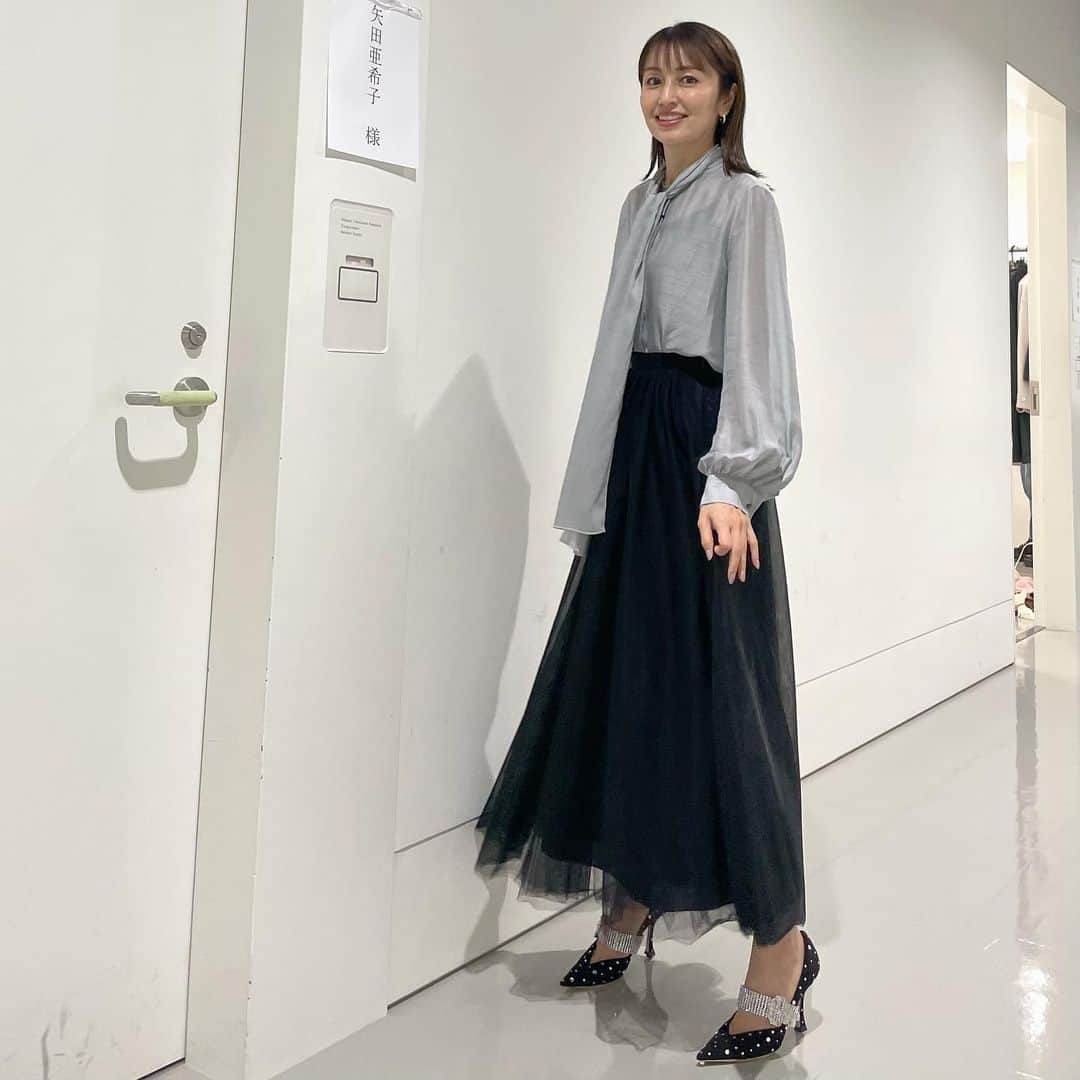 矢田亜希子さんのインスタグラム写真 - (矢田亜希子Instagram)「【オンエア】 2021年10月26日(火)23：59〜24：54 日本テレビ『超無敵クラス』 キラッキラなシューズが可愛かった❤️ 衣装は　@fabianafilippi @jimmychoo @Forevermark #fabianafilippi #jimmychoo #DeBeers #Forevermark」10月23日 17時39分 - akiko_yada