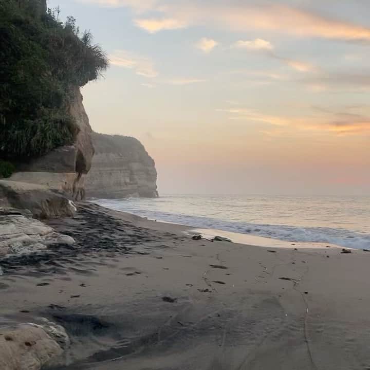 藤戸友香のインスタグラム：「🌊✨⛰🌿」